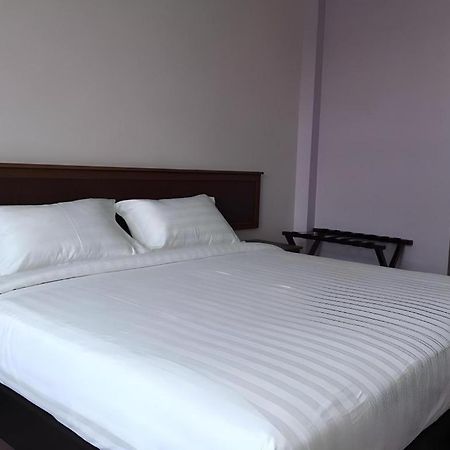 Id Hotel Yayasan Segamat Zewnętrze zdjęcie