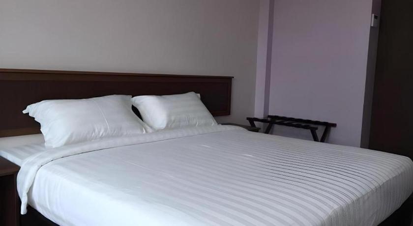 Id Hotel Yayasan Segamat Zewnętrze zdjęcie