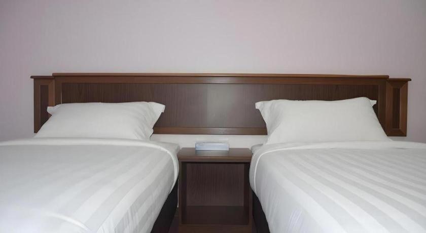Id Hotel Yayasan Segamat Zewnętrze zdjęcie