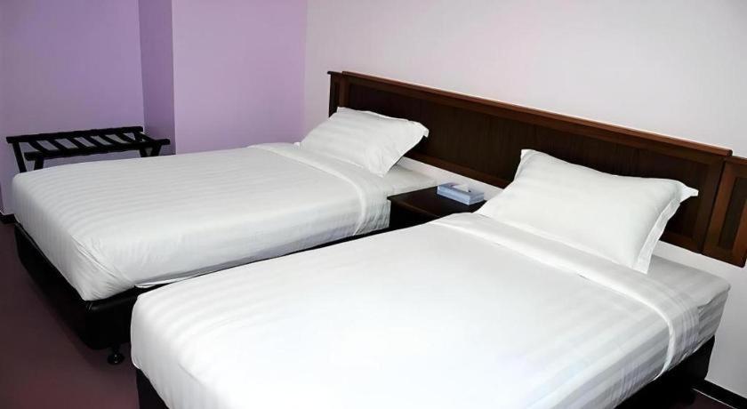Id Hotel Yayasan Segamat Zewnętrze zdjęcie